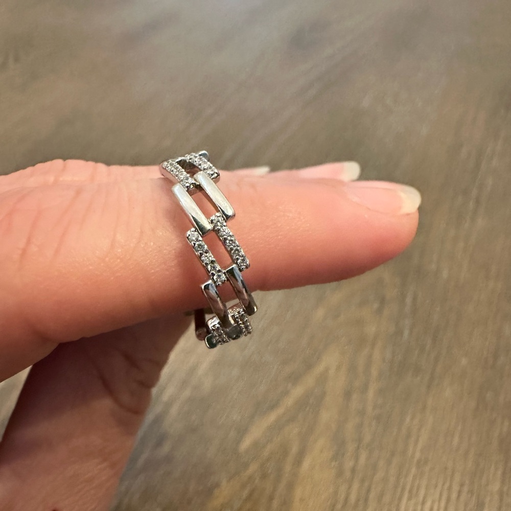 Melania Clara Silver Tone Adjustable Chain Ring‎